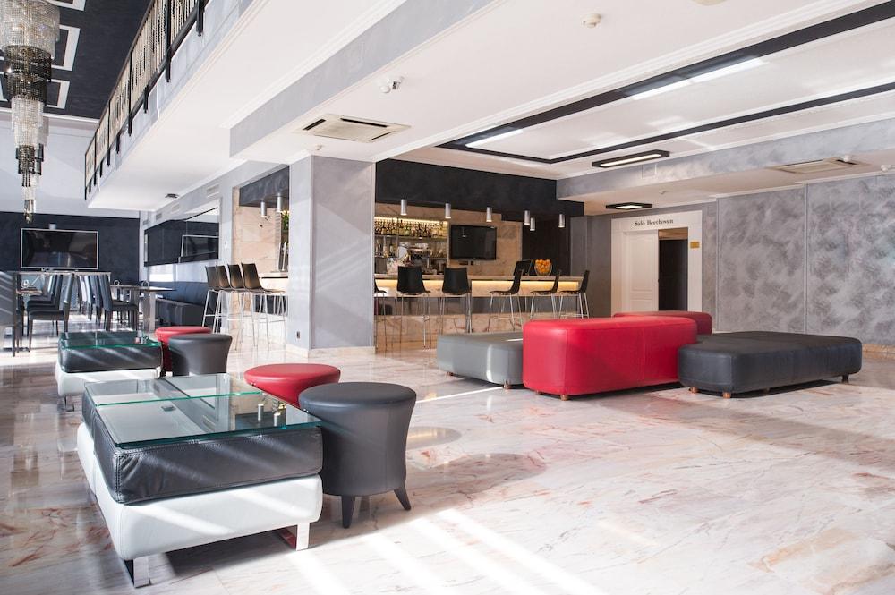 Salles Ciutat Del Prat Barcelona Airport El Prat de Llobregat